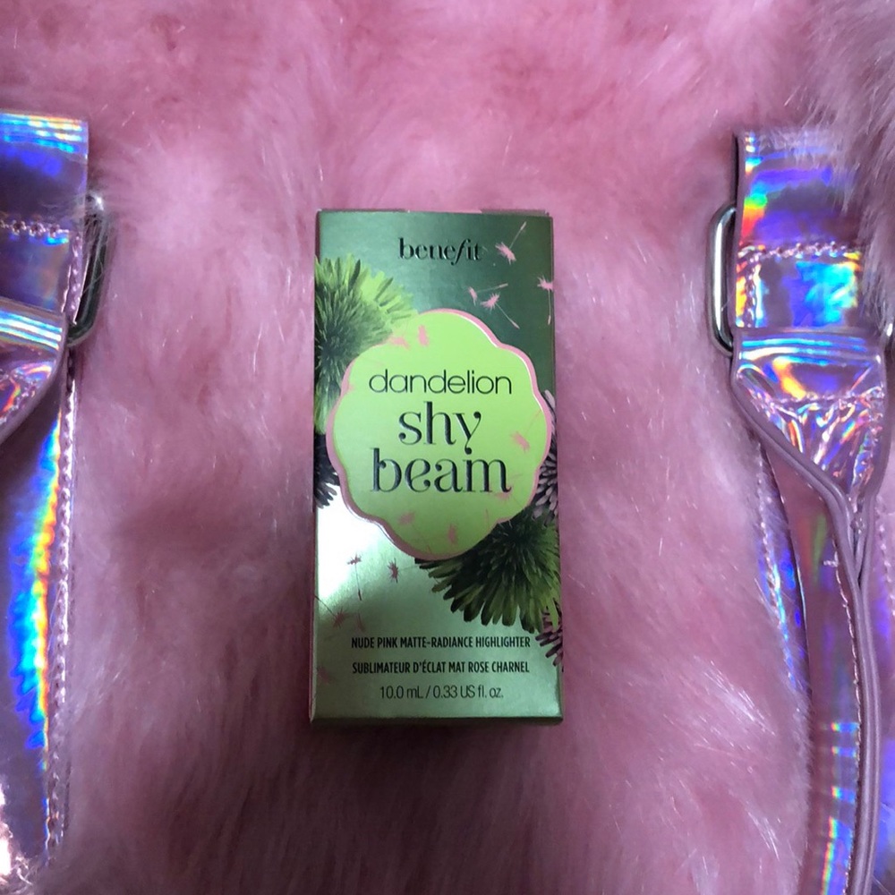 Benefit dandelion shy beam highlighter